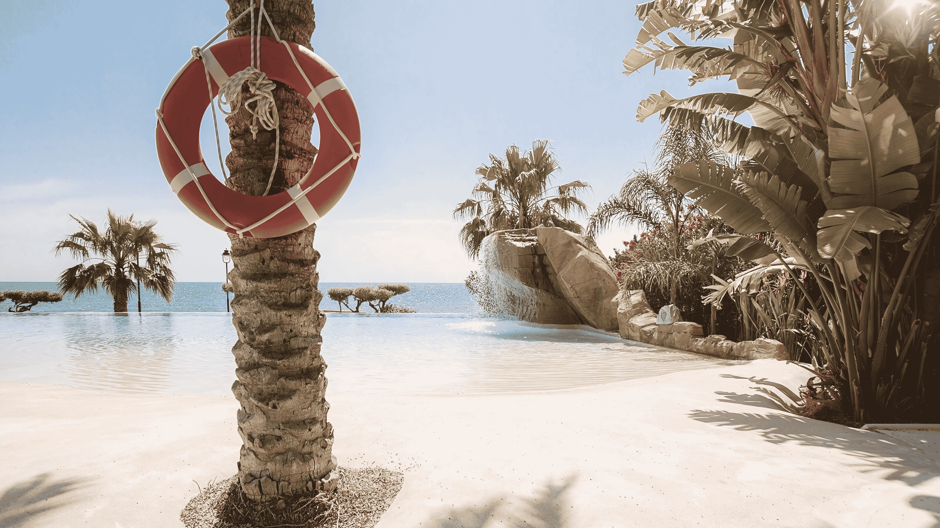 Arelite Classic is the continuous mineral quartz coating designed specifically to create authentic sand pools, recreating the appearance and sensation of a natural beach within the pool, with integrated tropical aesthetics and a comfortable and safe surface. It is a solution conceived for new construction and renovation, designed as a definitive method due to its resistance, beauty, and proven durability in real-world applications for over a decade.