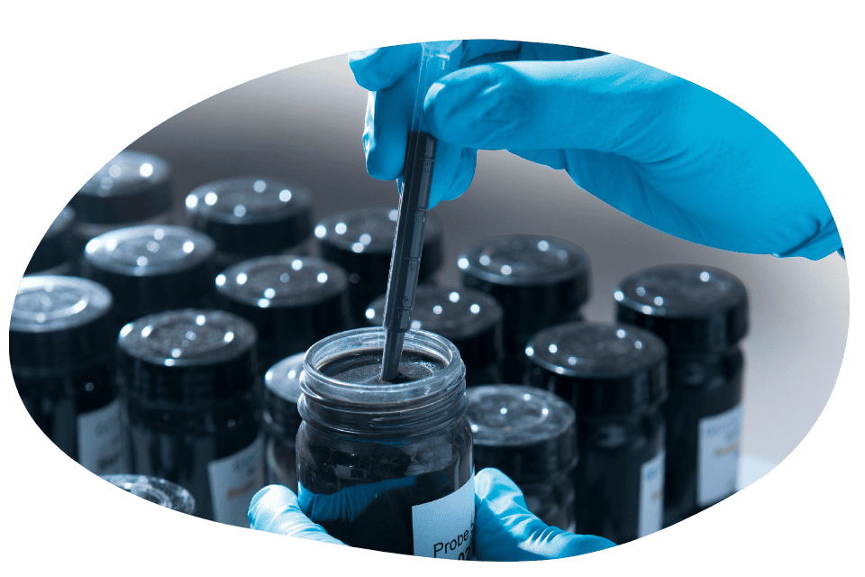 Arelite coatings integrate eMiner technology in their core, which replaces synthetic and petrochemical derivatives with 100% ecological and recyclable bases, creating living surfaces that seal pores and cracks with self-regenerating natural crystals. Pools that last for generations: warm like tropical sand, impervious to water and chlorine, with a soft and anti-slip touch.